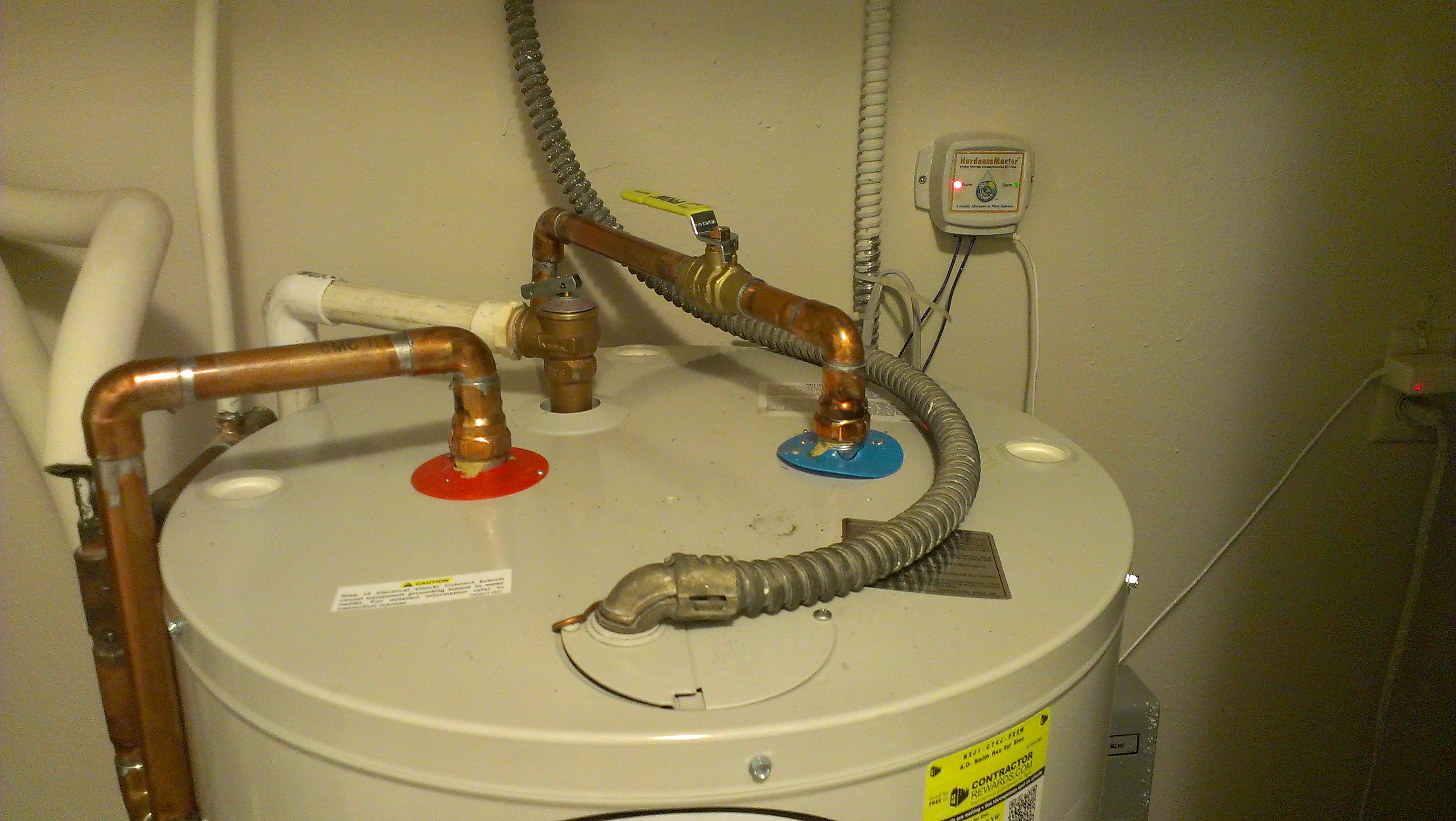 plumbing-emergency-hot-water-heater-leaking-premier-restoration